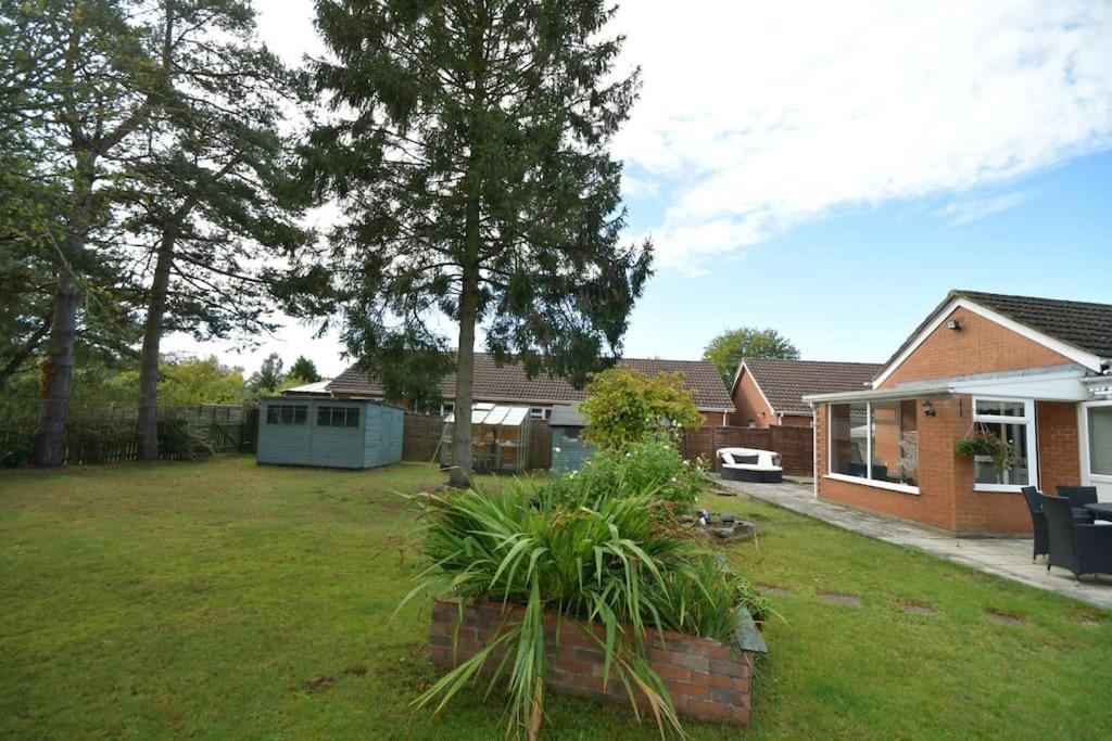 Little Hare Lodge - Spacious 2 Bedroom Attached Bungalow Woodhall Spa Exterior foto